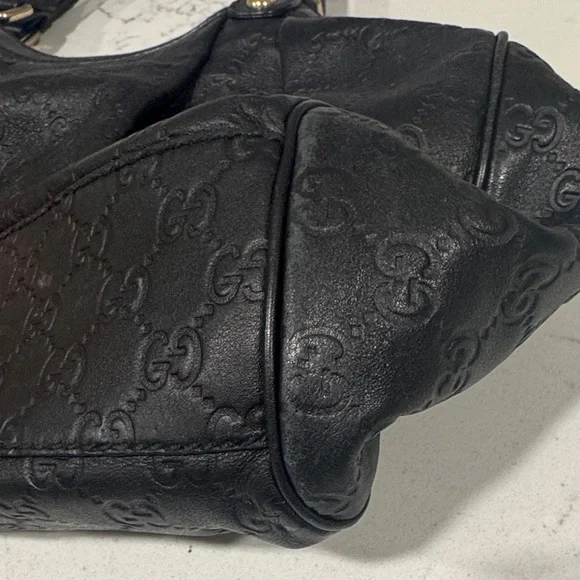 Gucci Hobo Bag in Black with Gold - Picture 5 of 9
